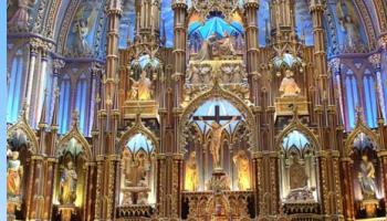 Interior de la catedral de Chartres en Francia