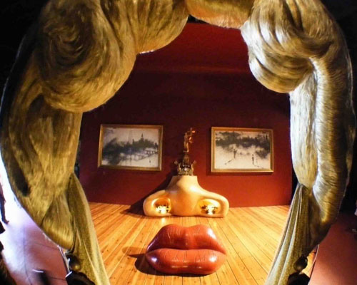 Obra de Dalí dentro del Museo